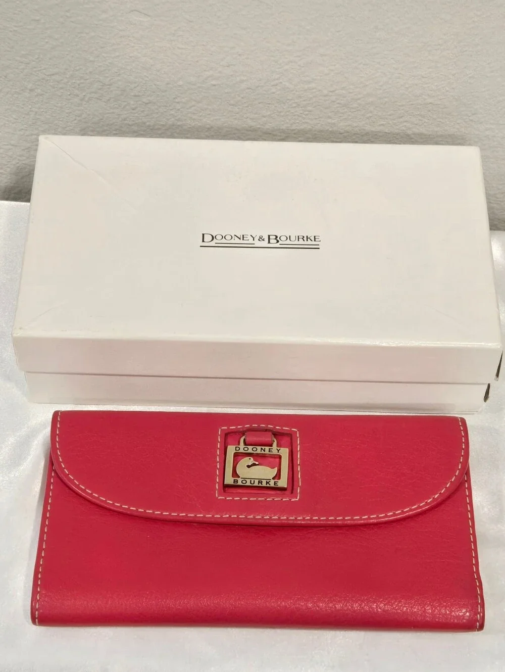 Dooney & Bourke Red Pebbled Leather Wallet With Box - Picture 2 of 16